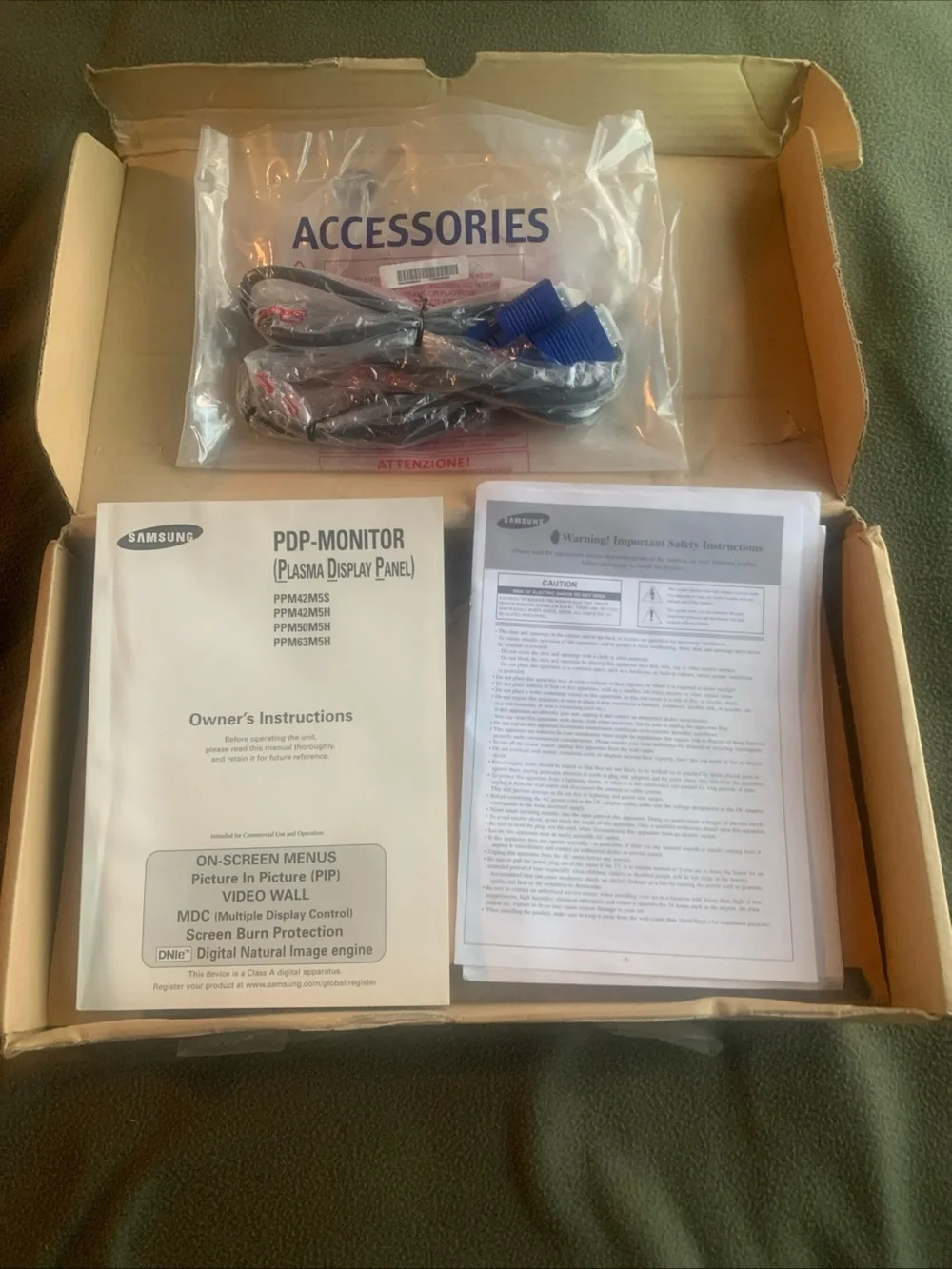 Samsung PDP-Monitor Owners Instruction Manual, cord and box.